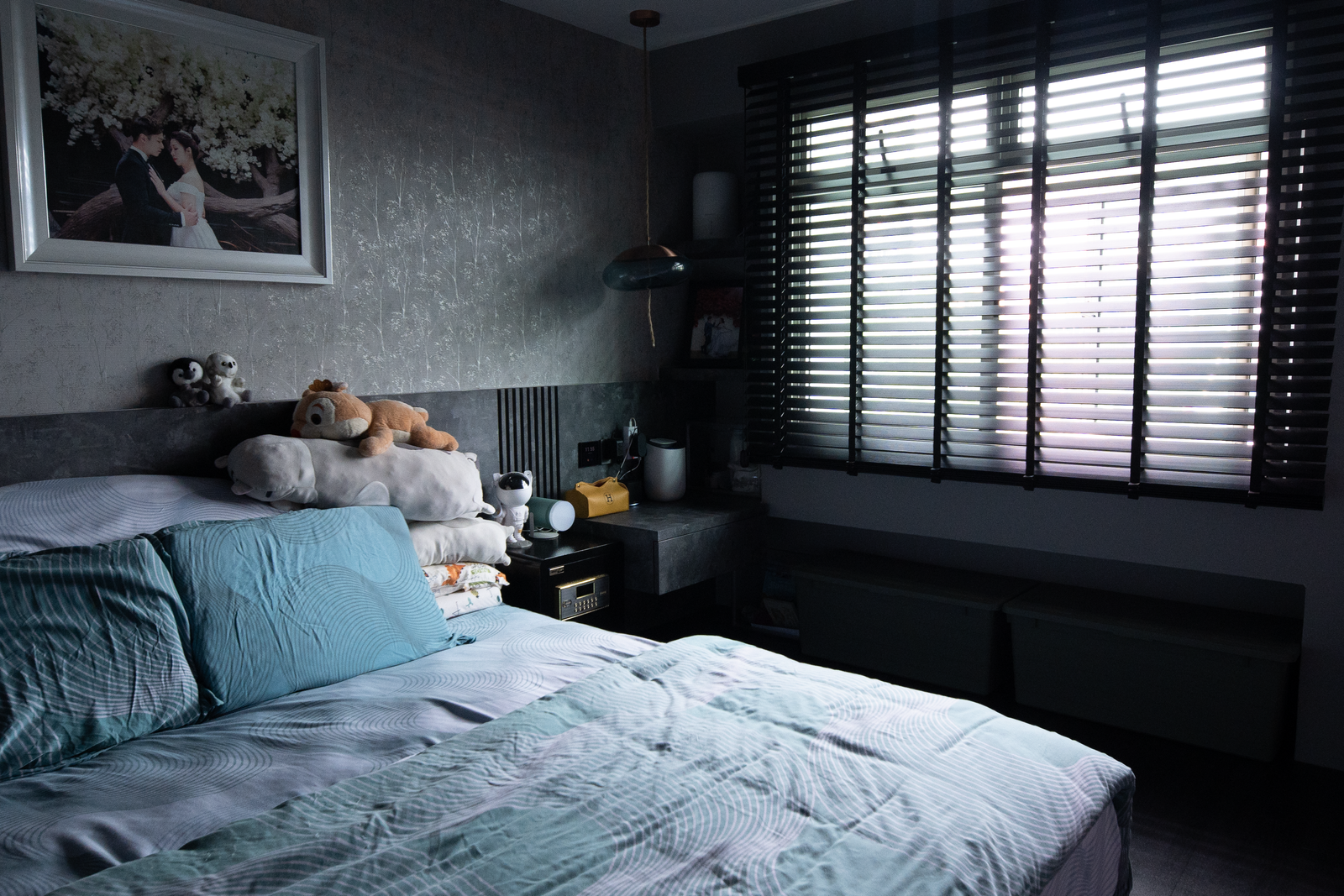 Dark-colored venetian blinds installed in a contemporary Singapore bedroom by Yoru Interior